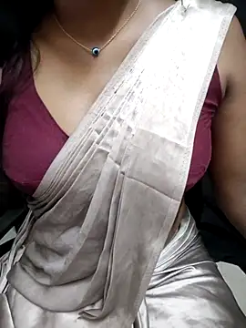 Snapshot of Tamilmallu-duskygirl03 chatting on 07.18.26 Tamilmallu-duskygirl03 online show from 07.18.26