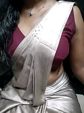 Snapshot of Tamilmallu-duskygirl03 chatting on 07.18.26 Tamilmallu-duskygirl03 online show from 07.18.26