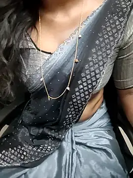 Snapshot of Tamilmallu-duskygirl03 chatting on 07.31.26 Tamilmallu-duskygirl03 online show from 07.31.26