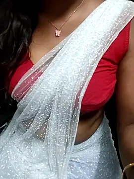 Snapshot of Tamilmallu-duskygirl03 chatting on 07.31.26 Tamilmallu-duskygirl03 online show from 07.31.26
