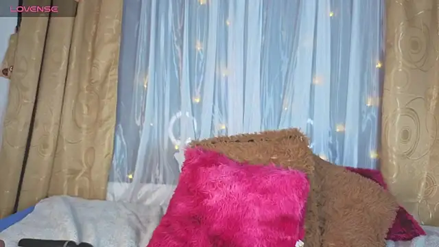 Victoria Jonhss online show from 11.16.25