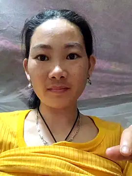 Snapshot of gio-thu chatting on 04.18.26 gio-thu online show from 04.18.26