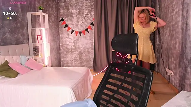 scent  of woman online show from 12.19.25