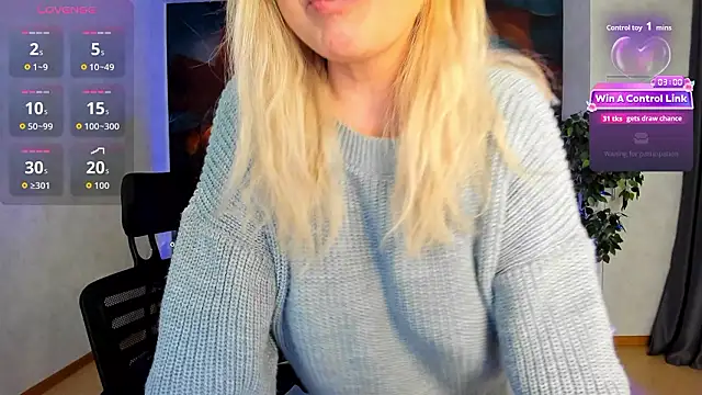 Snapshot of scent__of_woman chatting on 02.03.26 scent of woman online show from 02.03.26