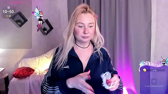 Snapshot of scent__of_woman chatting on 02.19.26 scent of woman online show from 02.19.26