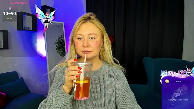 Snapshot of scent__of_woman chatting on 02.23.26 scent of woman online show from 02.23.26