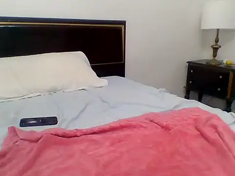 Snapshot of XscarletXXX chatting on 10.24.25 XscarletXXX online show from 10.24.25