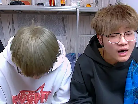 KK-cuteboy online show from 12.14.25