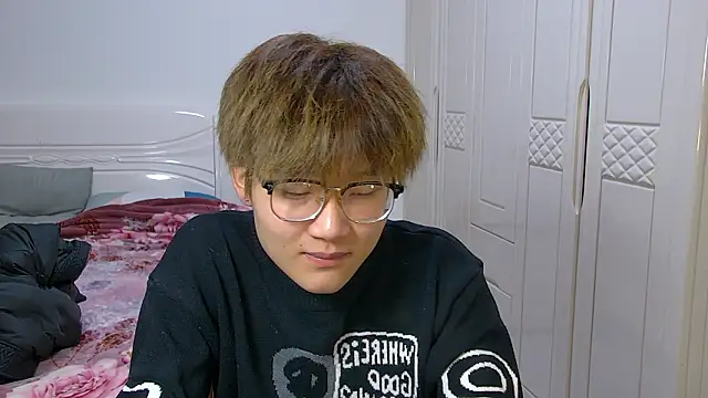 KK-cuteboy online show from 02.05.26