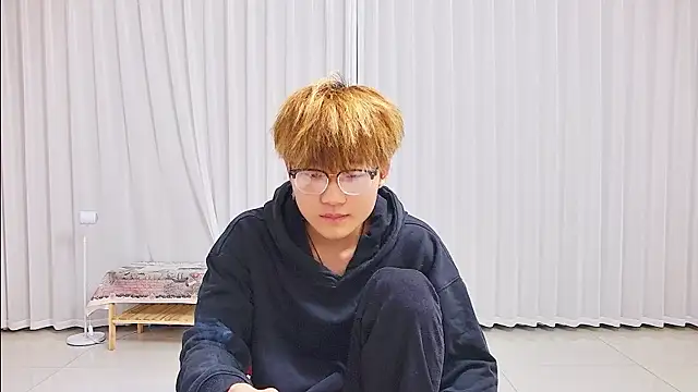 KK-cuteboy online show from 04.02.26