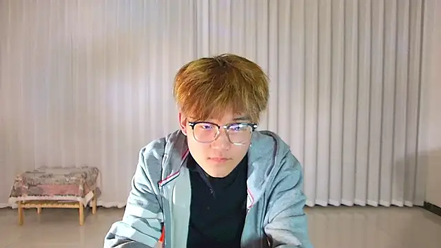 Snapshot of KK-cuteboy chatting on 04.09.26 KK-cuteboy online show from 04.09.26