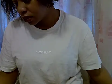 JuicyLipsXx1 online show from 10.12.25