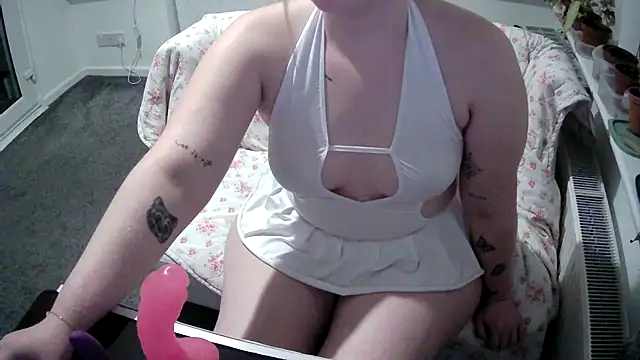 Snapshot of LexiBluXx chatting on 10.18.25 LexiBluXx online show from 10.18.25