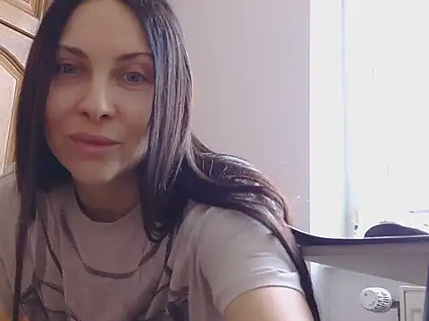 Snapshot of Olivarra chatting on 02.17.26 Olivarra online show from 02.17.26