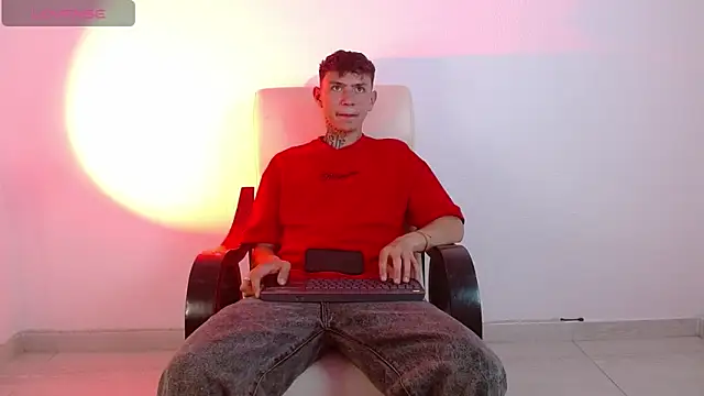 Snapshot of hot_teo_ chatting on 04.16.26 hot teo online show from 04.16.26