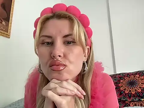 Snapshot of Ilymaris chatting on 02.10.26 Ilymaris online show from 02.10.26