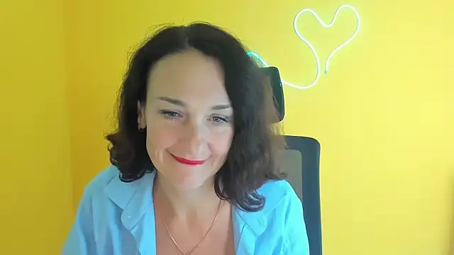 Snapshot of Rosie_Rosee chatting on 10.20.25 Rosie Rosee online show from 10.20.25