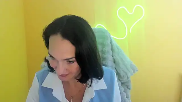 Snapshot of Rosie_Rosee chatting on 10.27.25 Rosie Rosee online show from 10.27.25