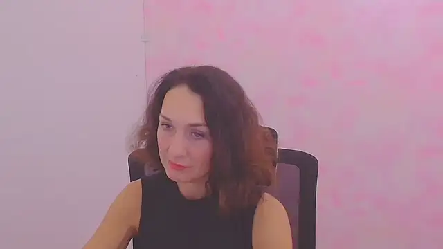 Snapshot of Rosie_Rosee chatting on 11.04.25 Rosie Rosee online show from 11.04.25