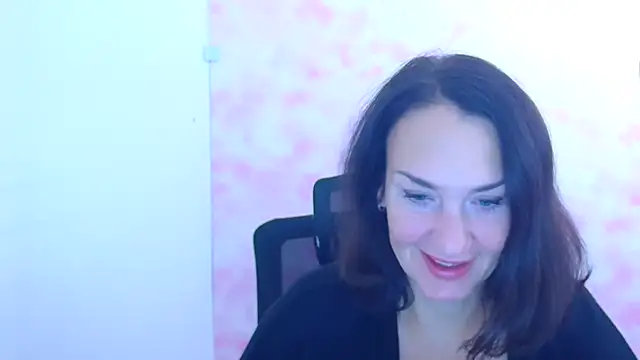 Snapshot of Rosie_Rosee chatting on 12.19.25 Rosie Rosee online show from 12.19.25