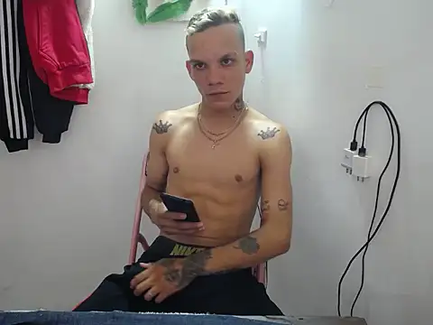 Snapshot of johan_sex_hot chatting on 10.08.25 johan sex hot online show from 10.08.25