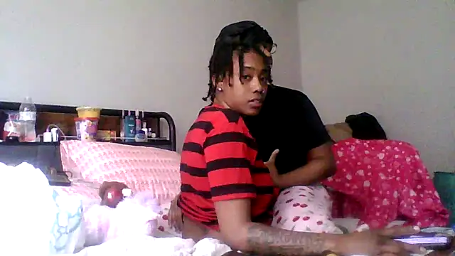 Snapshot of dezzidavill chatting on 02.16.26 dezzidavill online show from 02.16.26