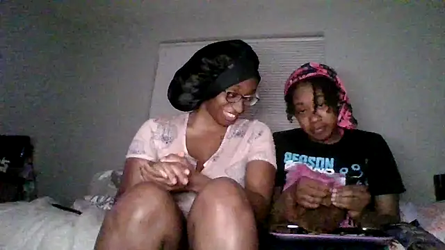 Snapshot of dezzidavill chatting on 02.21.26 dezzidavill online show from 02.21.26