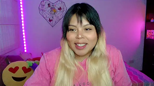 EllieMoonX online show from 04.17.26