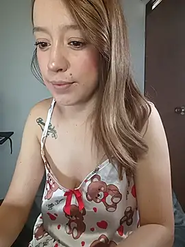 Snapshot of LunaDelire chatting on 10.12.25 LunaDelire online show from 10.12.25