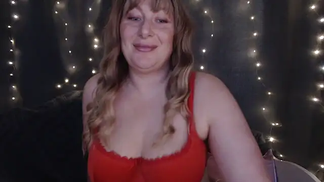 Snapshot of Yummy_Gloria chatting on 10.19.25 Yummy Gloria online show from 10.19.25