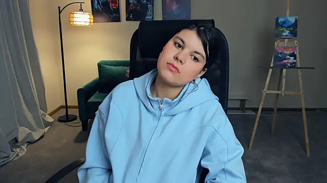 Snapshot of NicolaAlsaqri chatting on 10.14.25 NicolaAlsaqri online show from 10.14.25