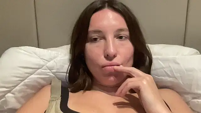 Snapshot of CArivora chatting on 02.20.26 CArivora online show from 02.20.26