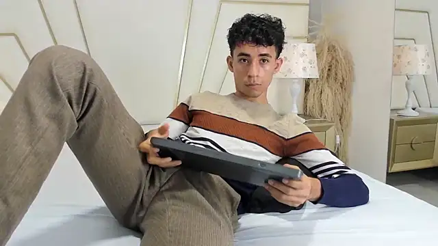 Snapshot of Zahir_Ashar chatting on 10.11.25 Zahir Ashar online show from 10.11.25