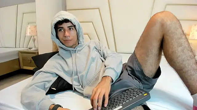 Snapshot of Zahir_Ashar chatting on 10.28.25 Zahir Ashar online show from 10.28.25