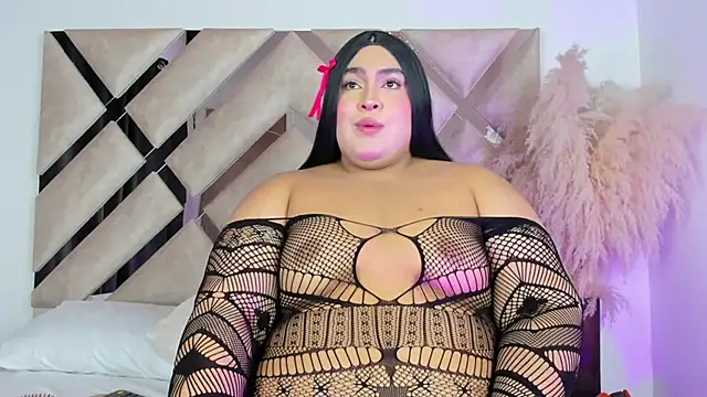 Snapshot of TamiTS chatting on 10.18.25 TamiTS online show from 10.18.25