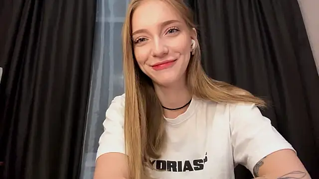 Snapshot of EvaPeace chatting on 10.15.25 EvaPeace online show from 10.15.25