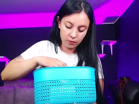 Snapshot of Liastark chatting on 11.30.25 Liastark online show from 11.30.25