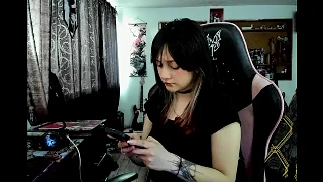 Maki Zein  online show from 01.13.26