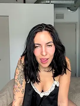 Snapshot of Lolathebaddie chatting on 10.13.25 Lolathebaddie online show from 10.13.25