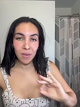 Snapshot of Lolathebaddie chatting on 10.27.25 Lolathebaddie online show from 10.27.25