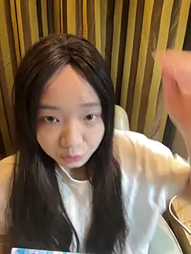 Snapshot of _xiaoniaojiang chatting on 10.24.25  xiaoniaojiang online show from 10.24.25