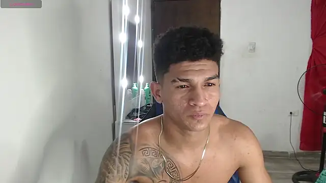 Snapshot of Angel_LatinGuy chatting on 10.13.25 Angel LatinGuy online show from 10.13.25