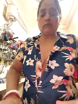 Snapshot of Khushi-20 chatting on 10.31.25 Khushi-20 online show from 10.31.25