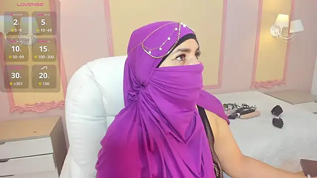 Snapshot of _naylaa_ chatting on 04.26.26 naylaa online show from 04.26.26