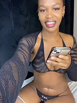 Lovee Lucia online show from 12.03.25