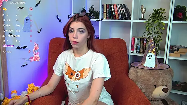 Snapshot of SabrinaCutie chatting on 10.18.25 SabrinaCutie online show from 10.18.25