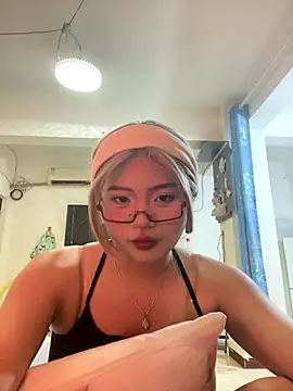 Snapshot of lan-xinh1 chatting on 10.14.25 lan-xinh1 online show from 10.14.25