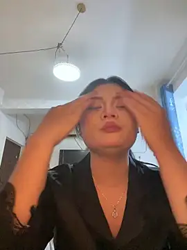 Snapshot of lan-xinh1 chatting on 10.21.25 lan-xinh1 online show from 10.21.25