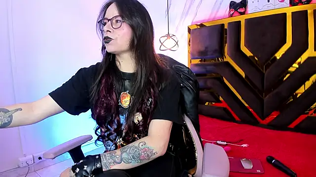 Evangelinejoness  online show from 10.18.25