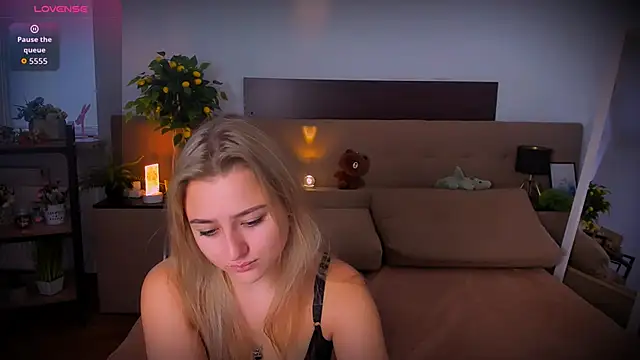 Lulu   Moon online show from 11.07.25